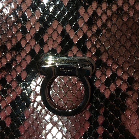 Ferragamo bag - Picture 5 of 8